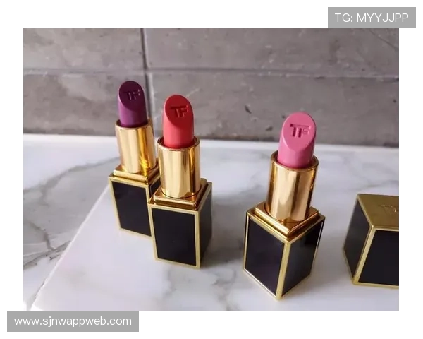 关注PG包包官方网站，获取第一手新品发布信息与时尚搭配指南